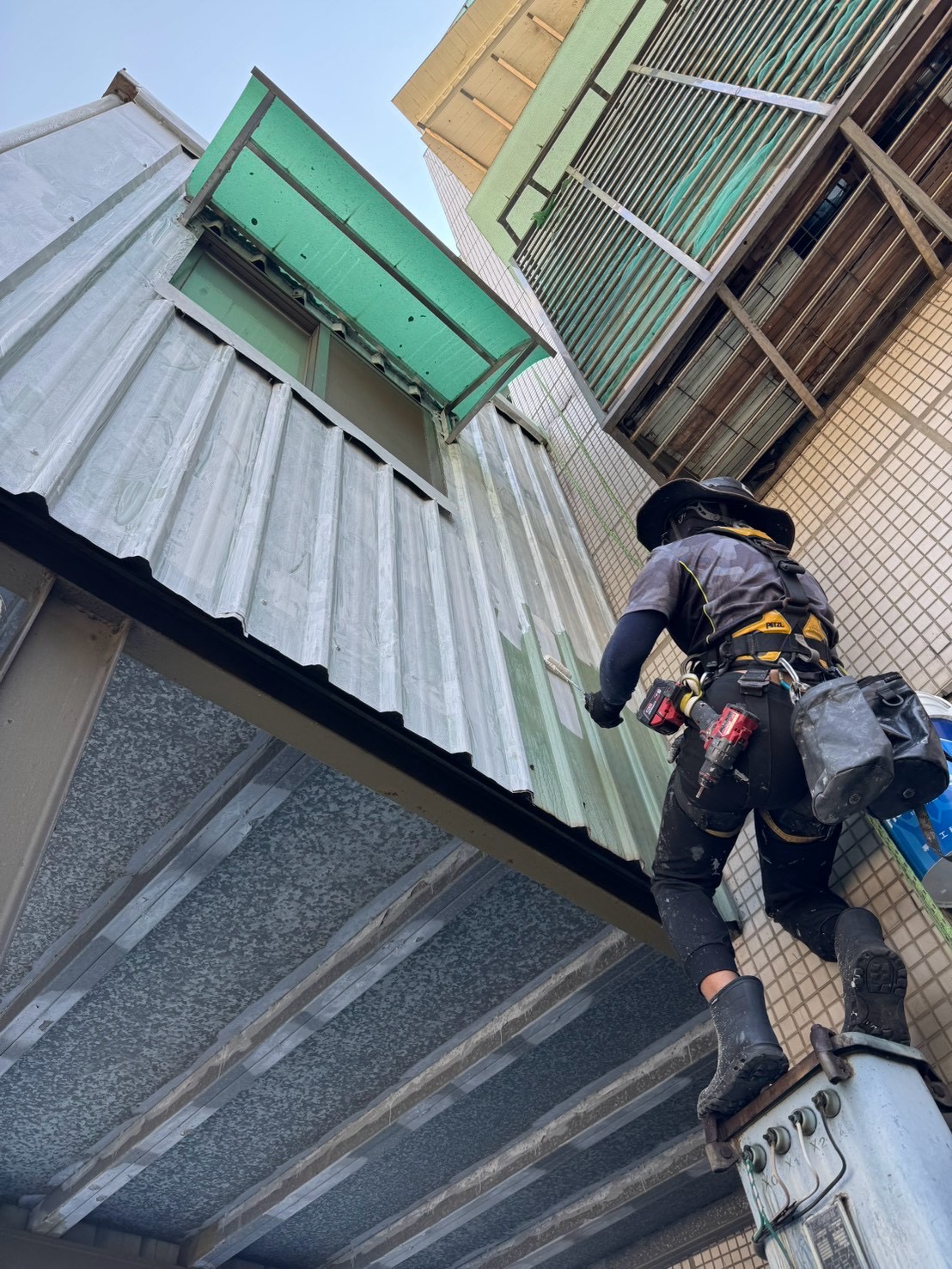 桃園外牆防水,桃園屋頂防水,桃園外牆蜘蛛人,桃園外牆磁磚修繕,桃園外牆設備安裝