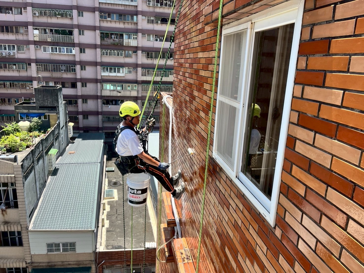 桃園外牆防水,桃園屋頂防水,桃園外牆蜘蛛人,桃園外牆磁磚修繕,桃園外牆設備安裝